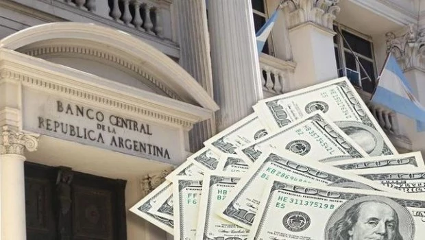 El Central pudo retener menos del 30% de los dólares que compró desde la asunción de Milei
