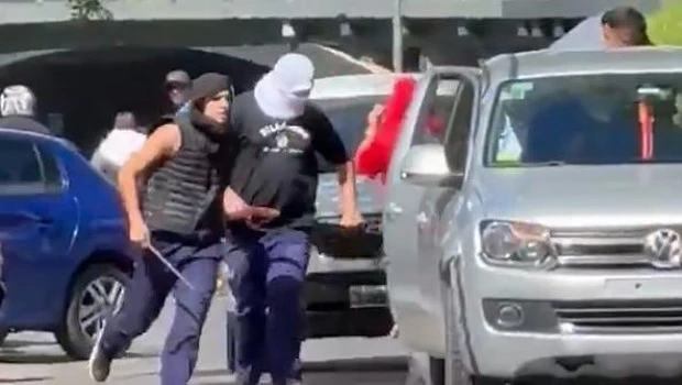 Enfrentamiento entre barras en un hospital de Gonnet: cuatro heridos, entre ellos el jefe de la facción del "Lobo"