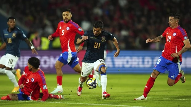 En Santiago, Chile sólo pudo empatar ante Ecuador y se esfuma su ilusión mundialista