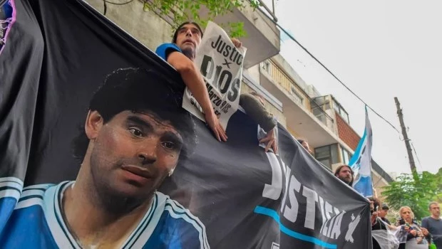 La autopsia de Maradona: "Tenía mucho líquido en los pulmones y un corazón agrandado" 