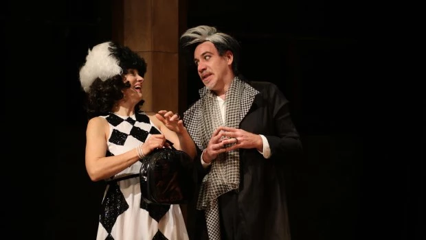 Mezcla de melodrama, comedia y policial negro, la obra crece en la tensión entre lo popular y lo experimental.