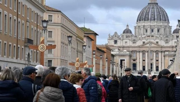 El papa insta a ser "testigos de paz en un mundo que tanto lo necesita, también Europa"