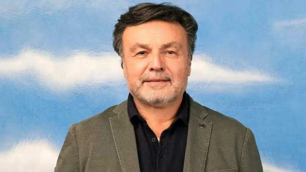 “Hoy estamos casi todos de acuerdo en que reírse de alguien está mal pero, sin embargo, en las redes sociales la cosa está peor que antes”, analiza el director.