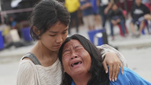 El olor a muerte inunda las ciudades de Myanmar tras el sismo que mató a más de 1.600 personas