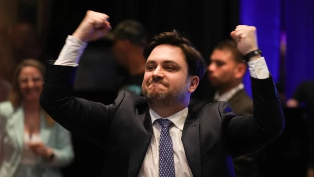 Marra cruzó a "Pitu" Salvatierra, candidato de la lista de Leandro Santoro, y lo tildó de "delincuente"