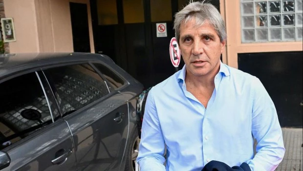 Caputo insiste en que hay "operaciones de prensa" que buscan desestabilizar