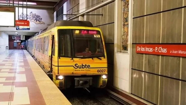Una mujer venezolana sufrió la amputación de su pierna tras un accidente en la línea B del subte