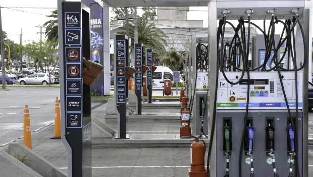 Los impuestos a los combustibles suben desde hoy y habrá otro aumento en mayo