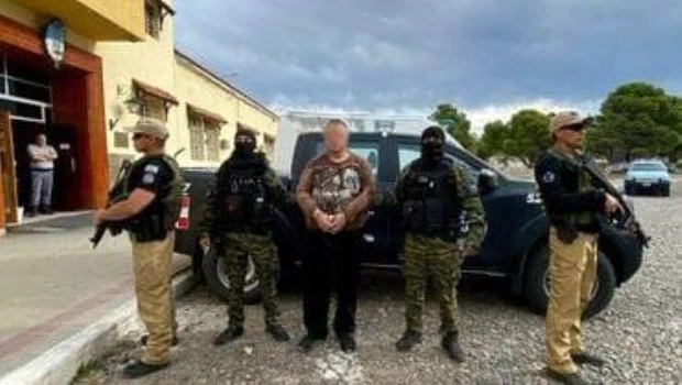 Secta en Bariloche: continúan detenidos el ex soldado ruso y las mujeres que lo acompañaban