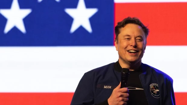 Elon Musk encabeza el listado de Forbes como el hombre más rico del mundo.