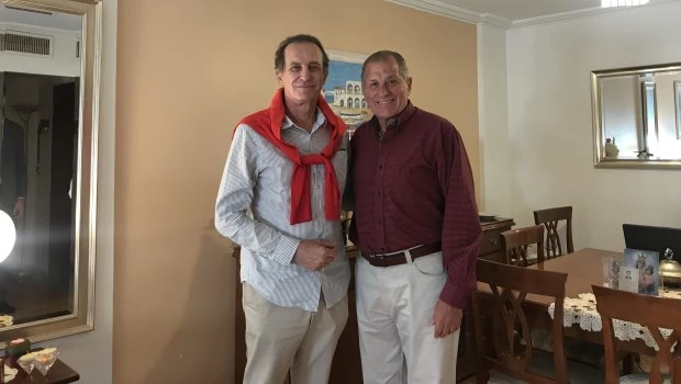 El autor de la nota, Nicolás Kasanzew junto a Teniente Coronel (R) VGM Víctor Hugo “Chuly” Rodríguez.