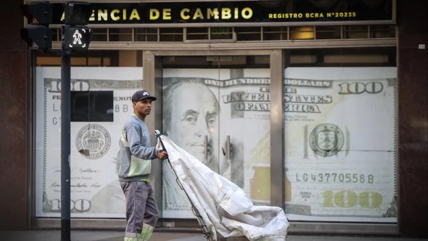 Y al duodécimo día... compró dólares