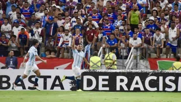 Racing fue una Fortaleza en Brasil