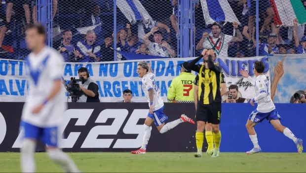 Agónico triunfo de Vélez por 2 a 1 ante Peñarol en su debut en la Libertadores