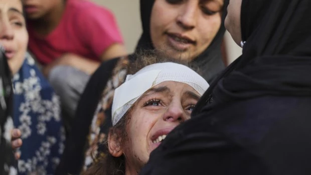 Ataques israelíes en Gaza durante la noche matan a más de 50 palestinos