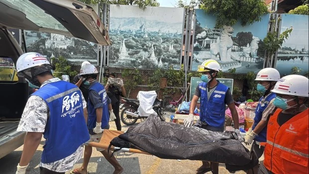 El número de muertos por el terremoto en Myanmar sube a 3.085 mientras se encuentran más cuerpos
