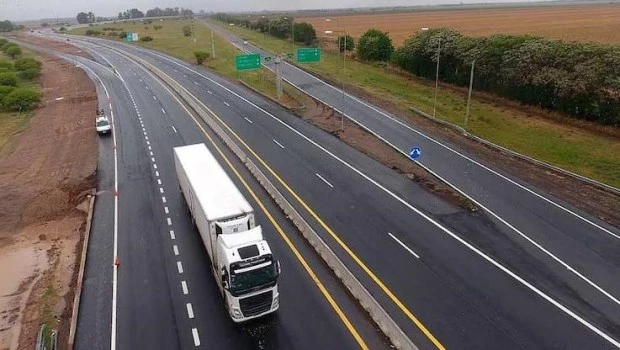 El proceso de privatización de Corredores Viales S.A., autorizado por el Decreto 97/25, se desarrollará bajo la modalidad de concesión de obra pública por peaje.
