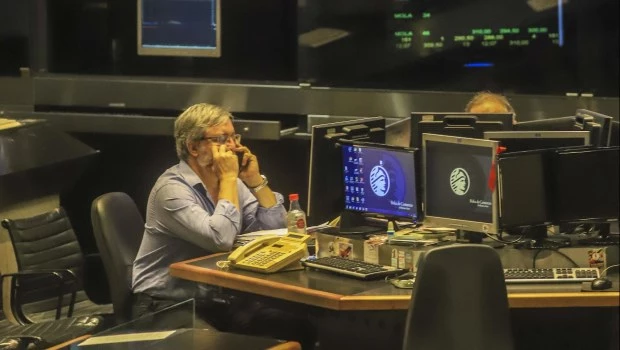 El MERVAL abre con baja de 2,5% en línea con las bolsas del mundo que caen por los aranceles de Trump