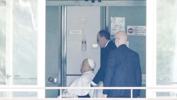 Francisco continúa la mejoría de su salud en Santa Marta