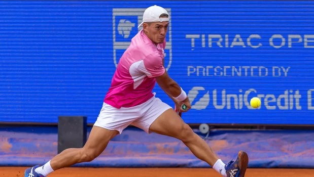 Sebastián Baez avamza a semifinales en Bucarest tras vencer a Comeseña