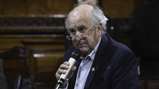 Parrilli celebró que el Senado “le puso un límite” a Milei
