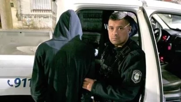 El dueño de la Granja Morón 2 habría sido señalado como presunto "entregador" y fue detenido en su casa.