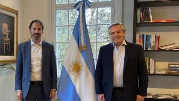 Alberto Fernández junto al CEO de Pfizer en Argentina, Nicolás Vaquer.