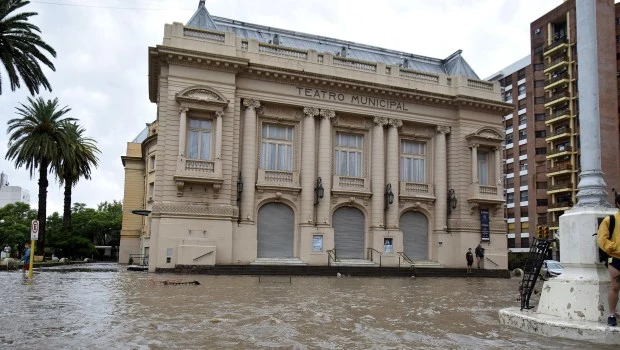 El Gobierno bonaerense abonará desde el viernes subsidios para los afectados por el temporal en Bahía Blanca