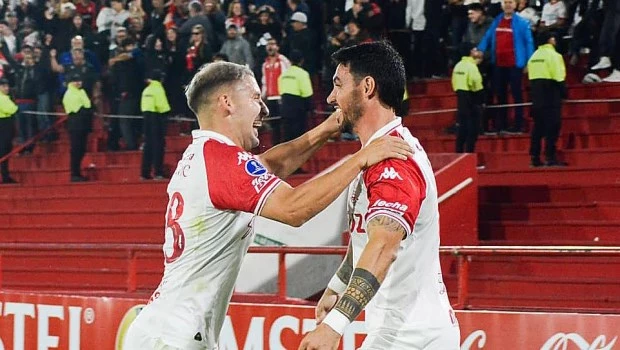 Huracán aplastó a Racing de Uruguay y lidera su grupo de la Copa Sudamericana