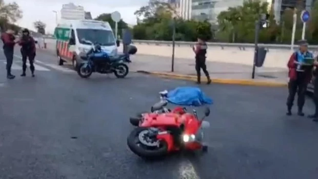 Puerto Madero: un motociclista murió al chocar con un colectivo