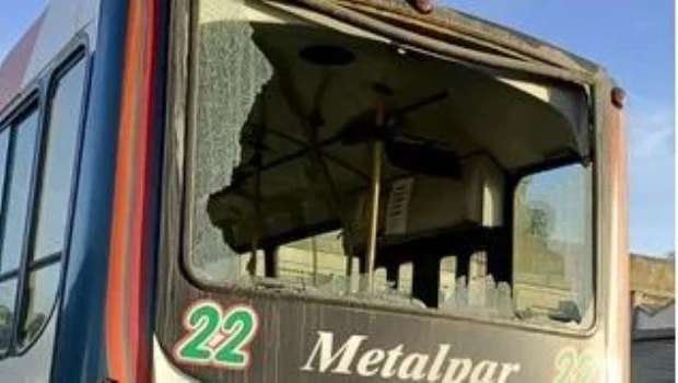 Suspendieron el transporte público en Bahía Blanca tras ataques a colectivos