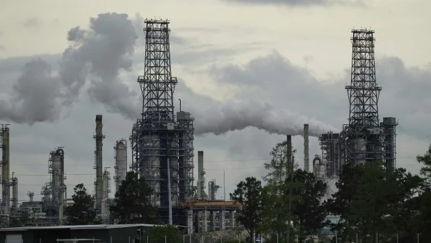 El petróleo de Texas cae 3,54 % por el impacto de las tensiones arancelarias entre Estados Unidos y China