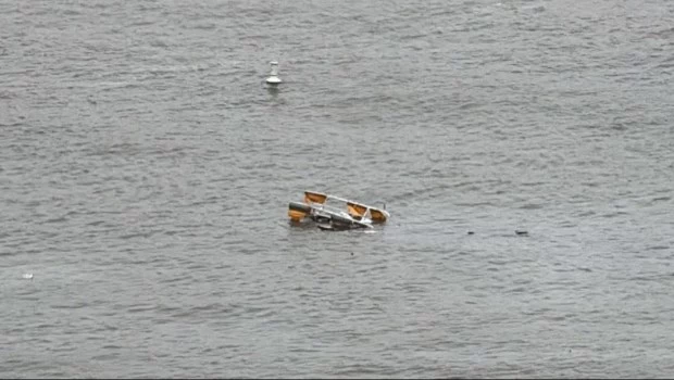 Una familia de turistas españoles y un piloto murieron cuando un helicóptero cayó al río Hudson, en Nueva York