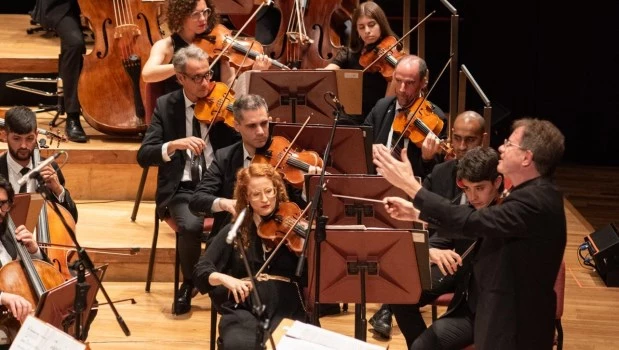 El maestro Siffert hizo que la música emocione no sólo por los recuerdos, sino que sea portadora de un mensaje de esperanza. (Foto: Luciana Dáttoma)