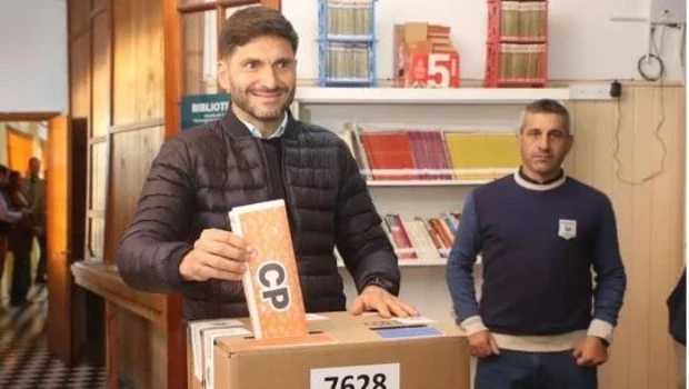 "Es la elección más trascendente que tiene Santa Fe en los últimos 60 años", advirtió Pullaro al votar