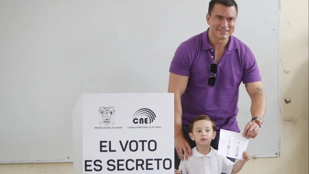 Noboa vence en las presidenciales de Ecuador