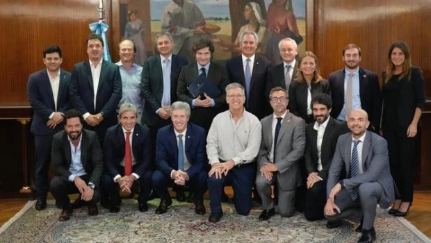 El Presidente posó con el equipo económico en pleno.