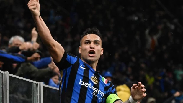 MILÁN (Italia) Lautaro Martínez celebra el gol del 1-1 durante el partido de vuelta de los cuartos de final de la Liga de Campeones de la UEFA entre el Inter de Milán y el Bayern de Múnich, en Milán, Italia.