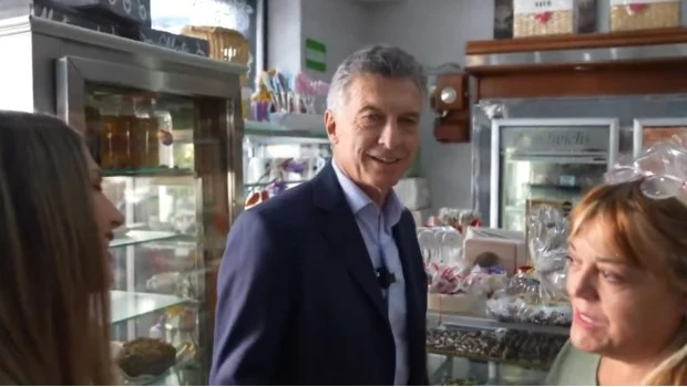 "Milei se tiene que dejar acompañar", dijo Macri en una recorrida por Villa Pueyrredón junto a Lospennato