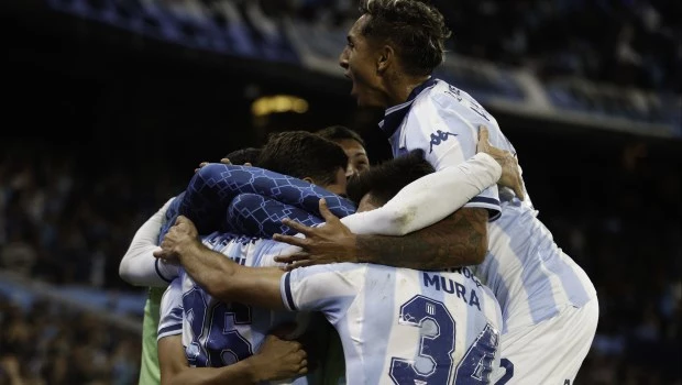 Racing le ganó Central Córdoba en un duelo vital por el ingreso a los playoffs