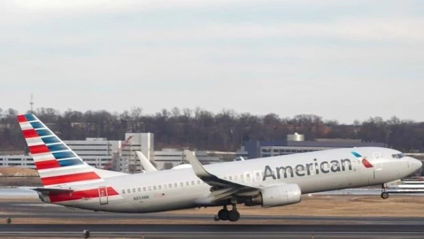 Un avión que iba rumbo a Miami se declaró en emergencia por olor a humo en la cabina y regresó a Ezeiza