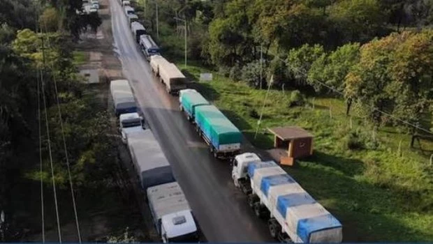 La cosecha récord impulsa el arribo masivo de camiones a puertos cerealeros y anticipa una millonaria liquidación