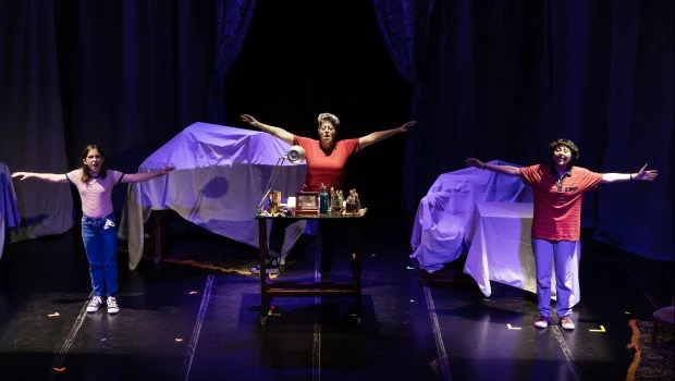 ‘Fun Home’ sale a escena los sábados y domingos en el teatro Border. (Foto: Norberto Salazar)