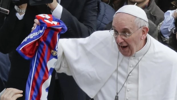 El mundo del deporte lamenta a Francisco, el Papa amante del fútbol