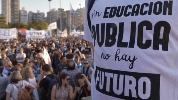Los docentes universitarios de todo el país realizan un paro de 24 horas