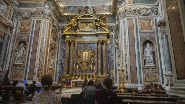 La basílica donde va a ser enterrado el papa Francisco queda a 100 metros de la Embajada Argentina