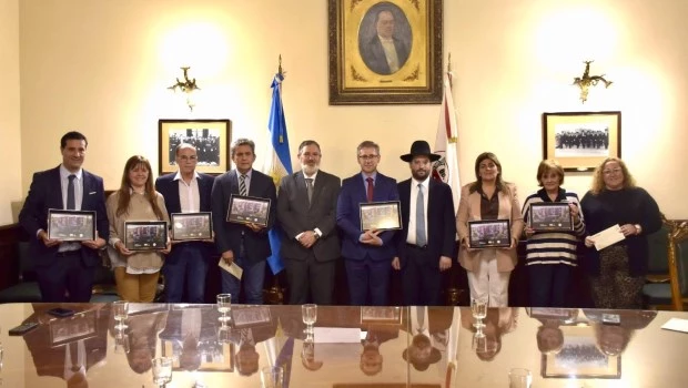 Maximiliano Abad se reunió con representantes de la AMIA