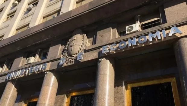 El Tesoro lanza una nueva licitación en pesos y dólares que incluye letras y bonos