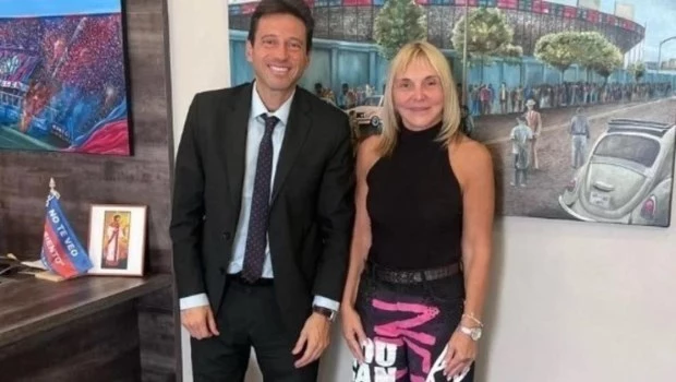 Marcelo Moretti junto a María José Scottini, la mujer que le entregó el dinero de la polémica.