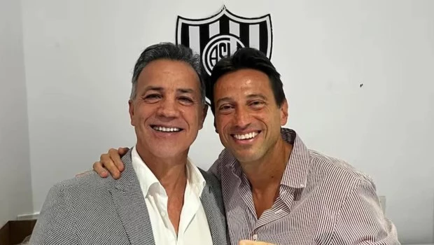 El vicepresidente Néstor Navarro junto a Marcelo Moretti en otros tiempos menos tumultuosos.